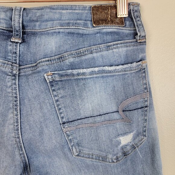 AE 2 Tomgirl Button Fly Distressed Crop Medium Wash Relaxed Jeans American Eagle - Picture 11 of 16